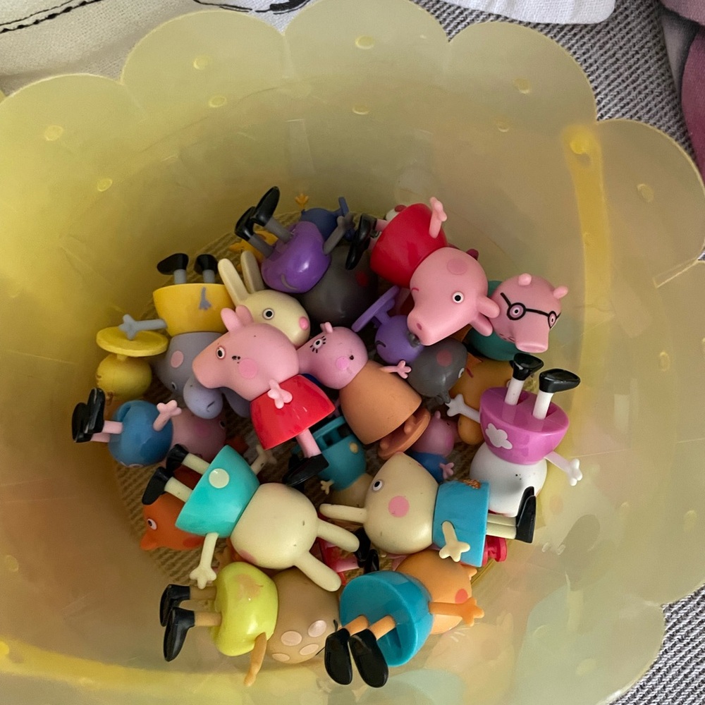Peppa Pig Colorful Playhouse and Vehicle Set for Kids - Picture 4 of 11